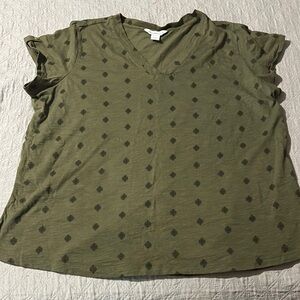⭐️3/$15- Liz Claiborne- Olive Green V-Neck Women's Top⭐️3/$15